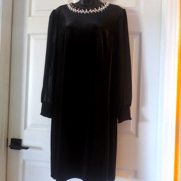 Tahari Dresses & Skirts - NWT TAHARI Black Velveteen Long Sleeve Dress Size 14 Pearl Rhinestone Collar